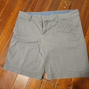 Bermuda shorts size 10